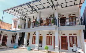 Oyo 1566 El Reyshi Family Residence Syariah
