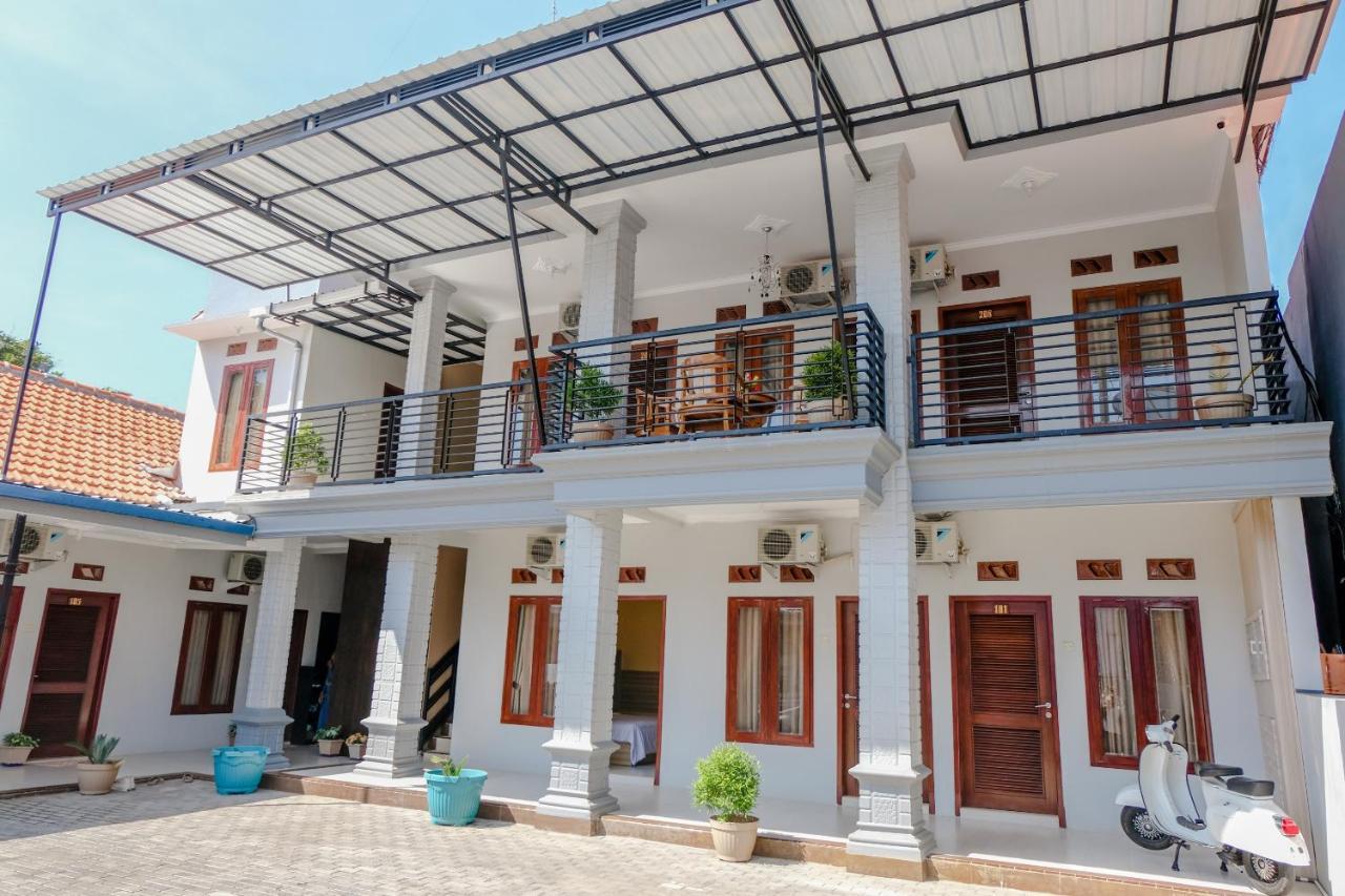 Oyo 1566 El Reyshi Family Residence Syariah Banyuwangi  Bagian luar foto